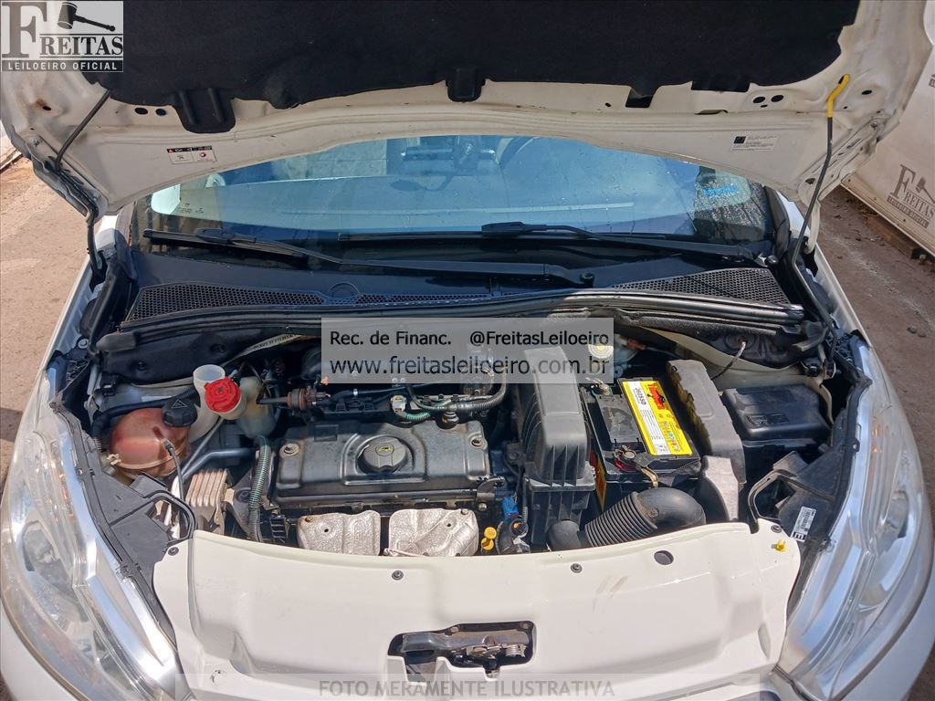 Peugeot 208 Allure 2014 — foto 9