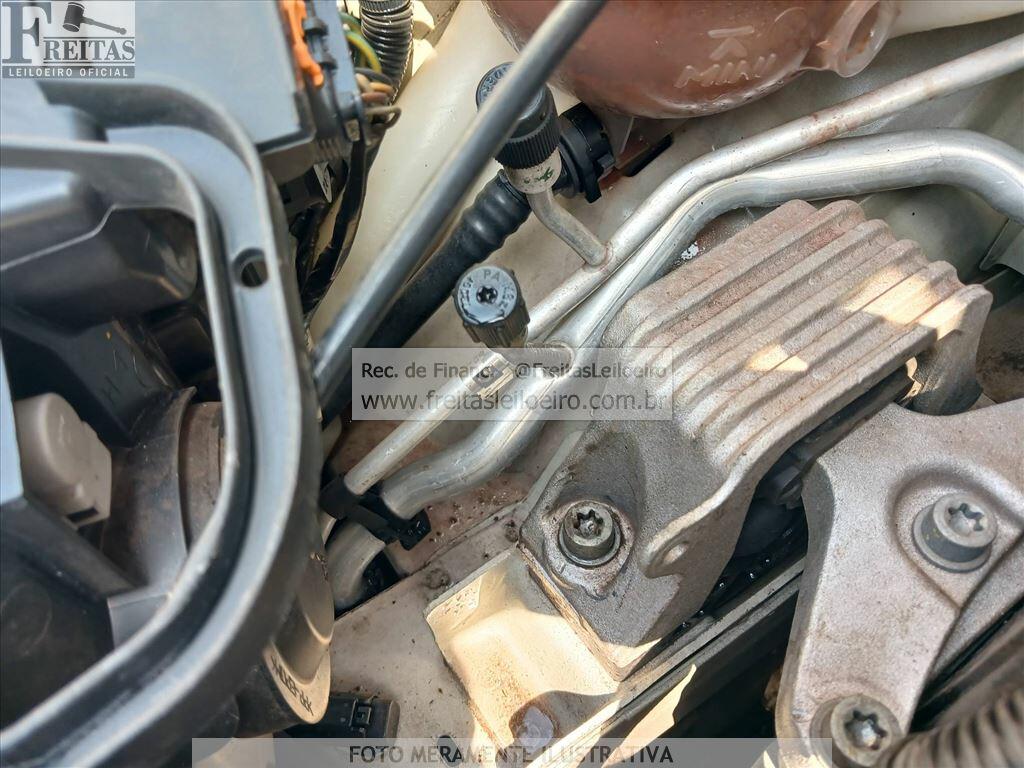 Peugeot 208 Allure 2014 — foto 12