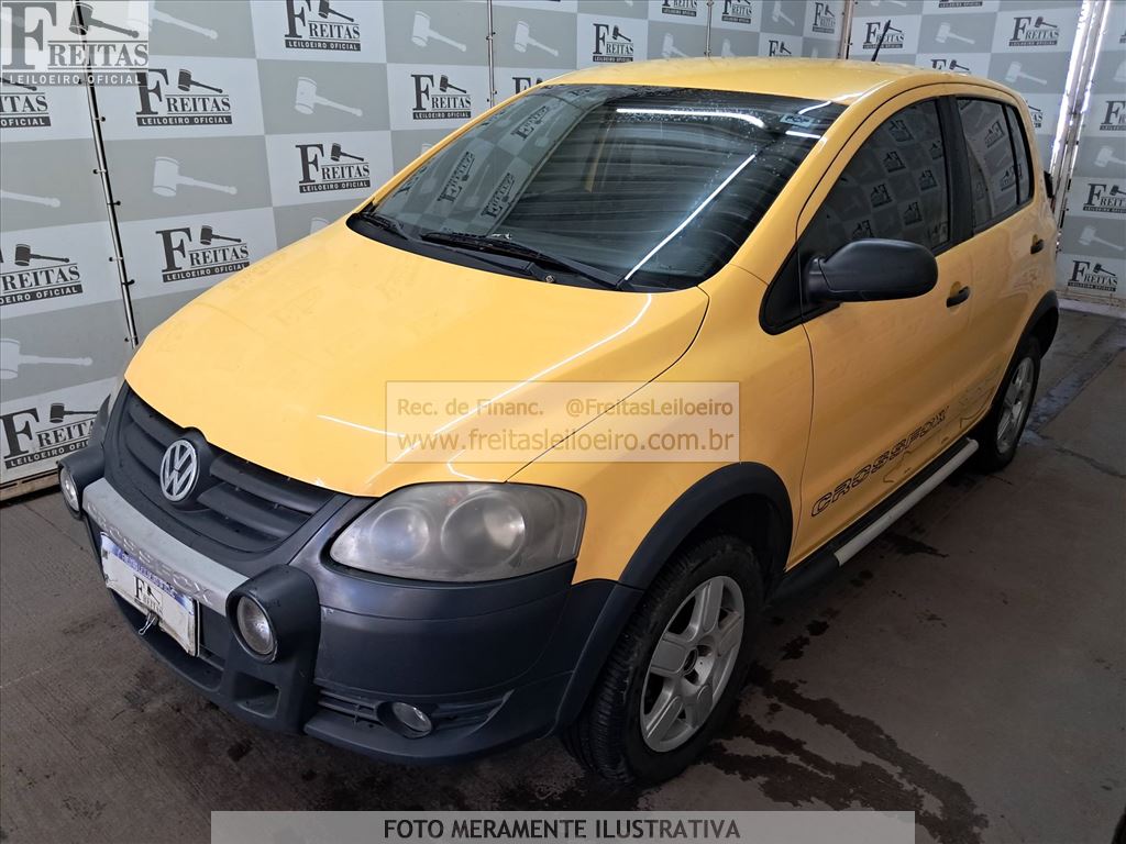 Volkswagen Crossfox 2010, amarela