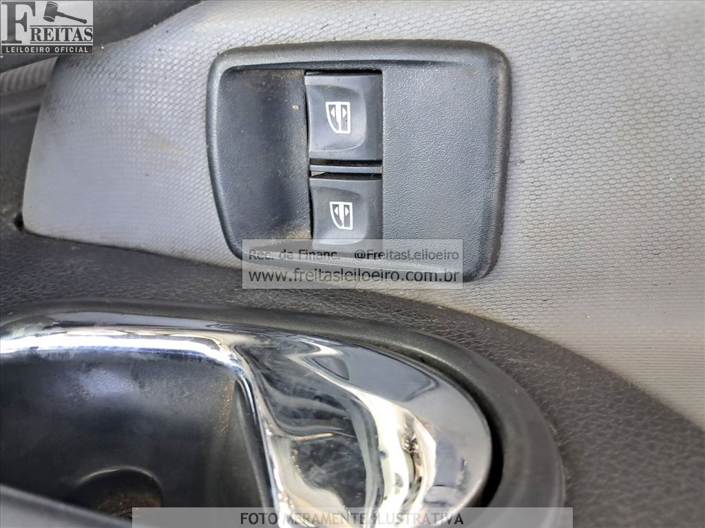 Renault Logan Expr 1016v 2015 — foto 11