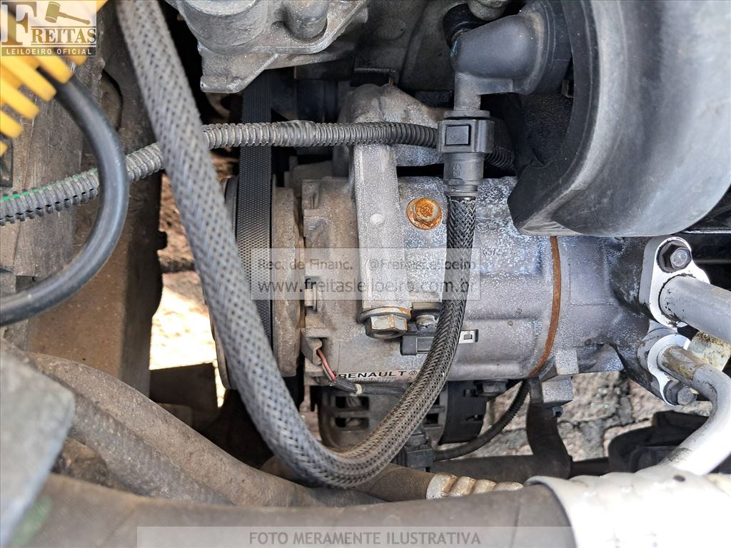 Renault Logan Expr 1016v 2015 — foto 13