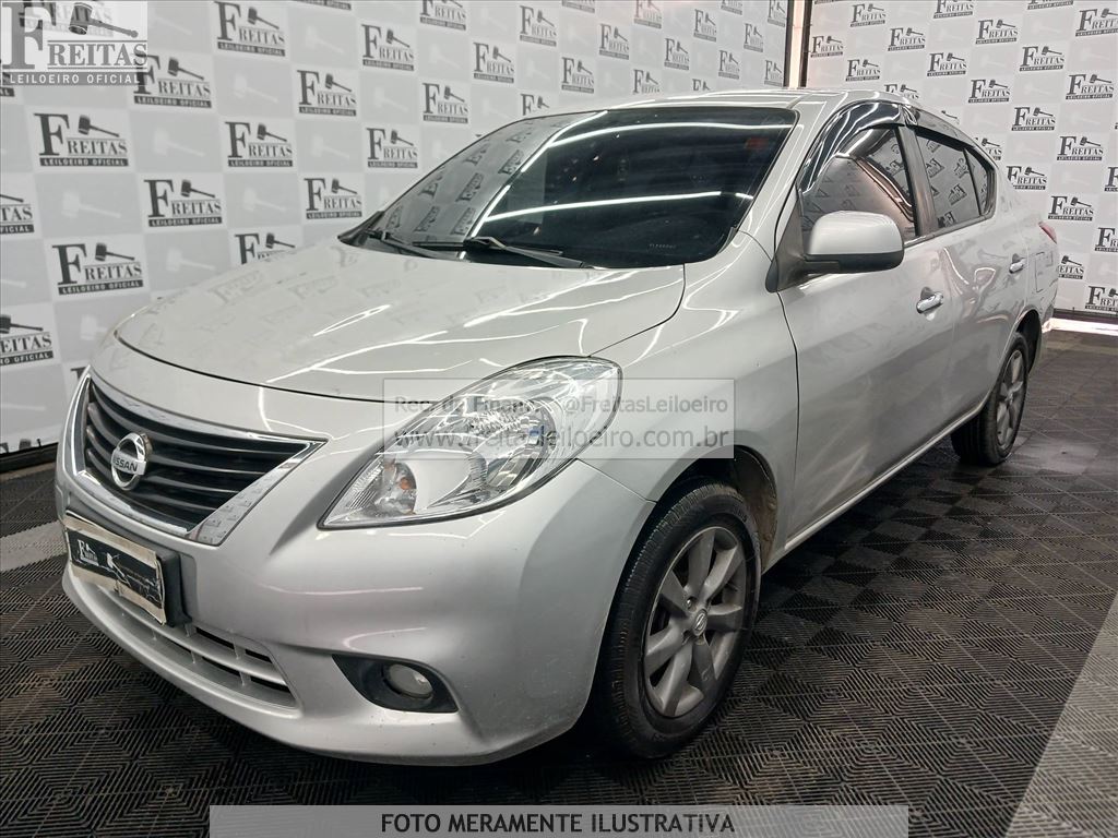Nissan Versa 16sl Flex 2013, prata