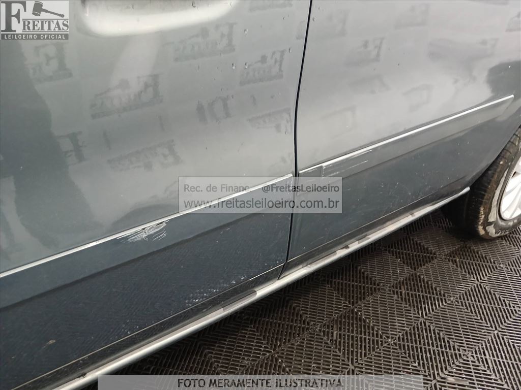 Chevrolet Spin 1.8l MT LT 2013 — foto 15