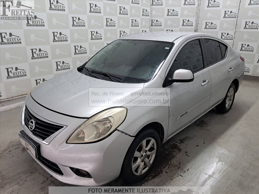 Nissan Versa 16sl Flex 2013, prata