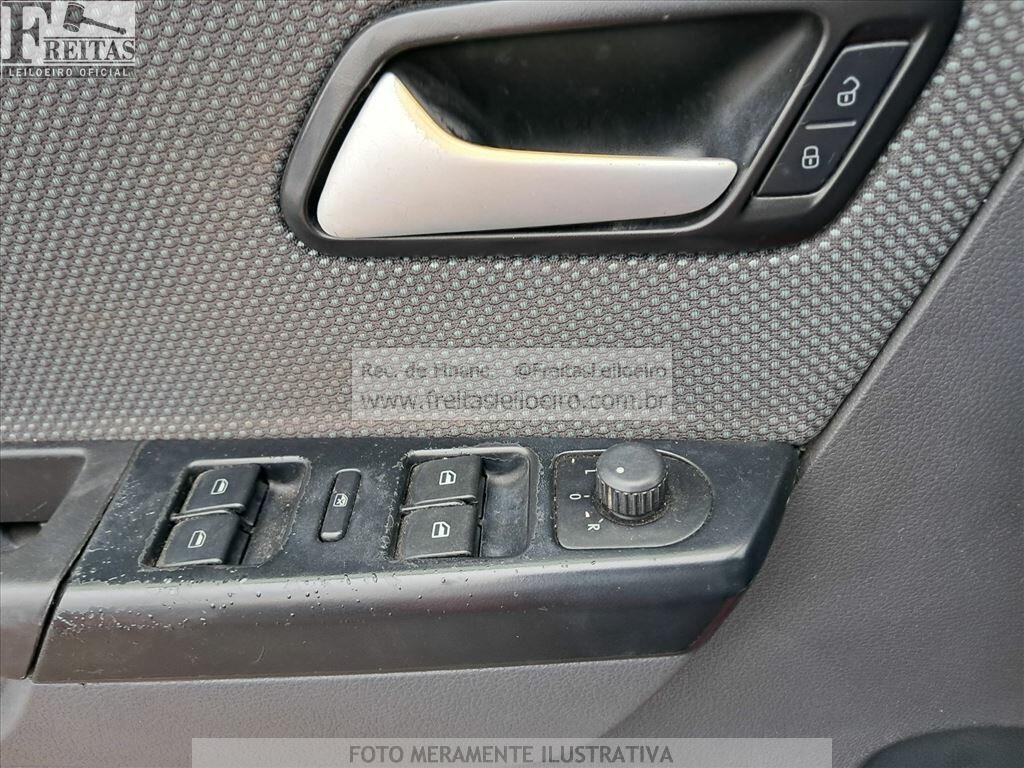 Foto 11 de 22: VW/FOX 1.0 GII, 11/12, PLACA: E__-___4, GASOL/ALC, VERMELHA