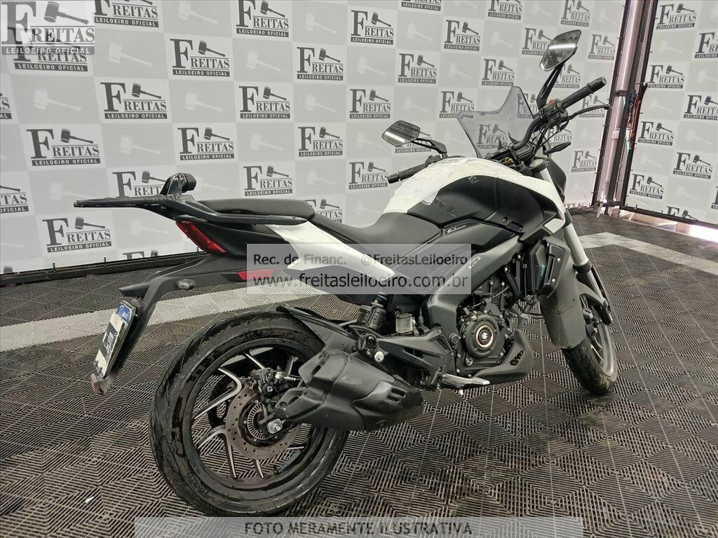Foto 4: BAJAJ/DOMINAR D400, 25/25, PLACA: T__-___3, GASOLINA, BRANCA