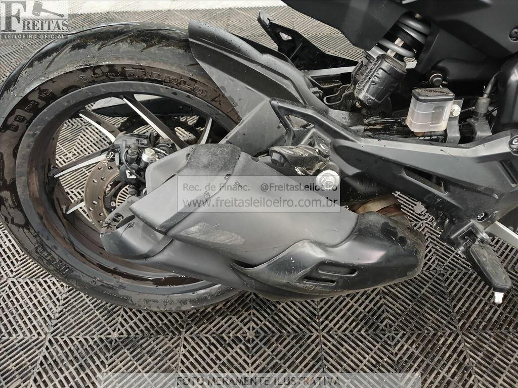 Foto 6 de 10: BAJAJ/DOMINAR D400, 25/25, PLACA: T__-___3, GASOLINA, BRANCA