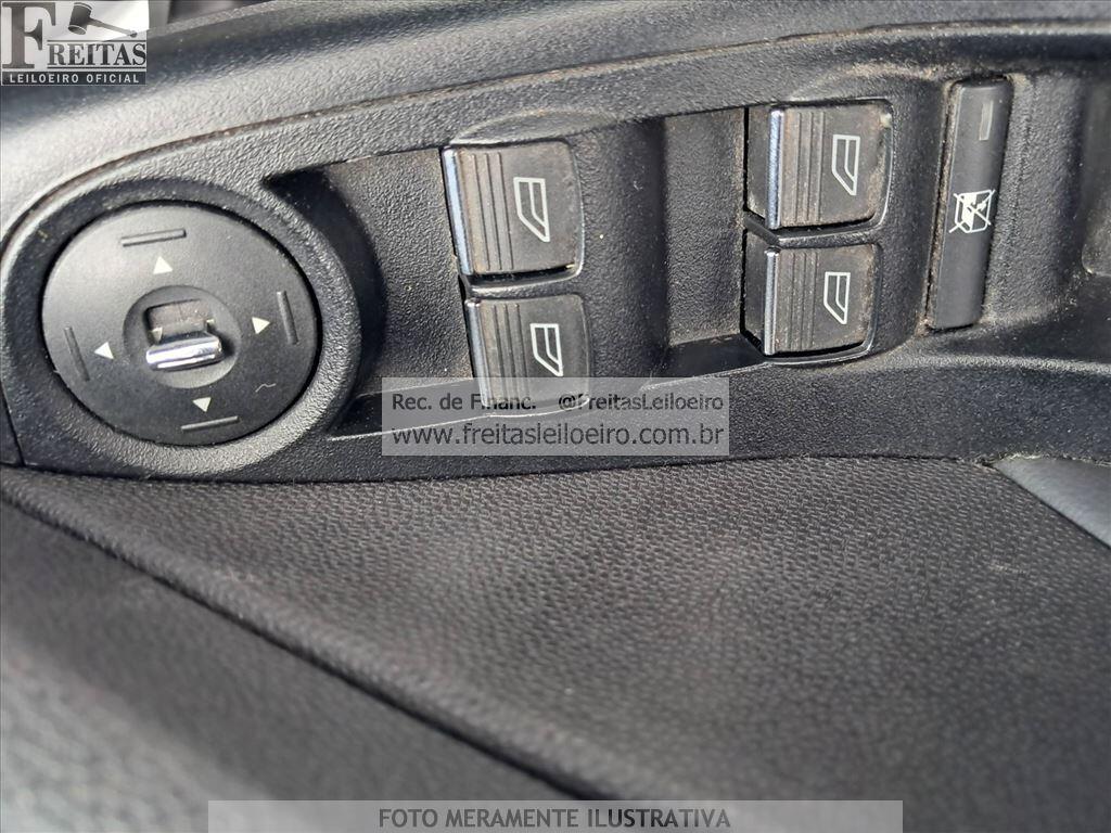 Foto 13 de 19: FORD/FIESTA HA 1.6L TI A, 14/15, PLACA: F__-___3, GASOL/ALC, PRATA