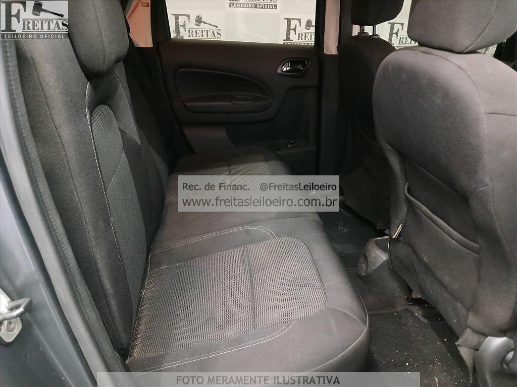 Foto 7 de 19: CITROEN/C3 PICASSO GLX15, 14/14, PLACA: F__-___3, GASOL/ALC, CINZA
