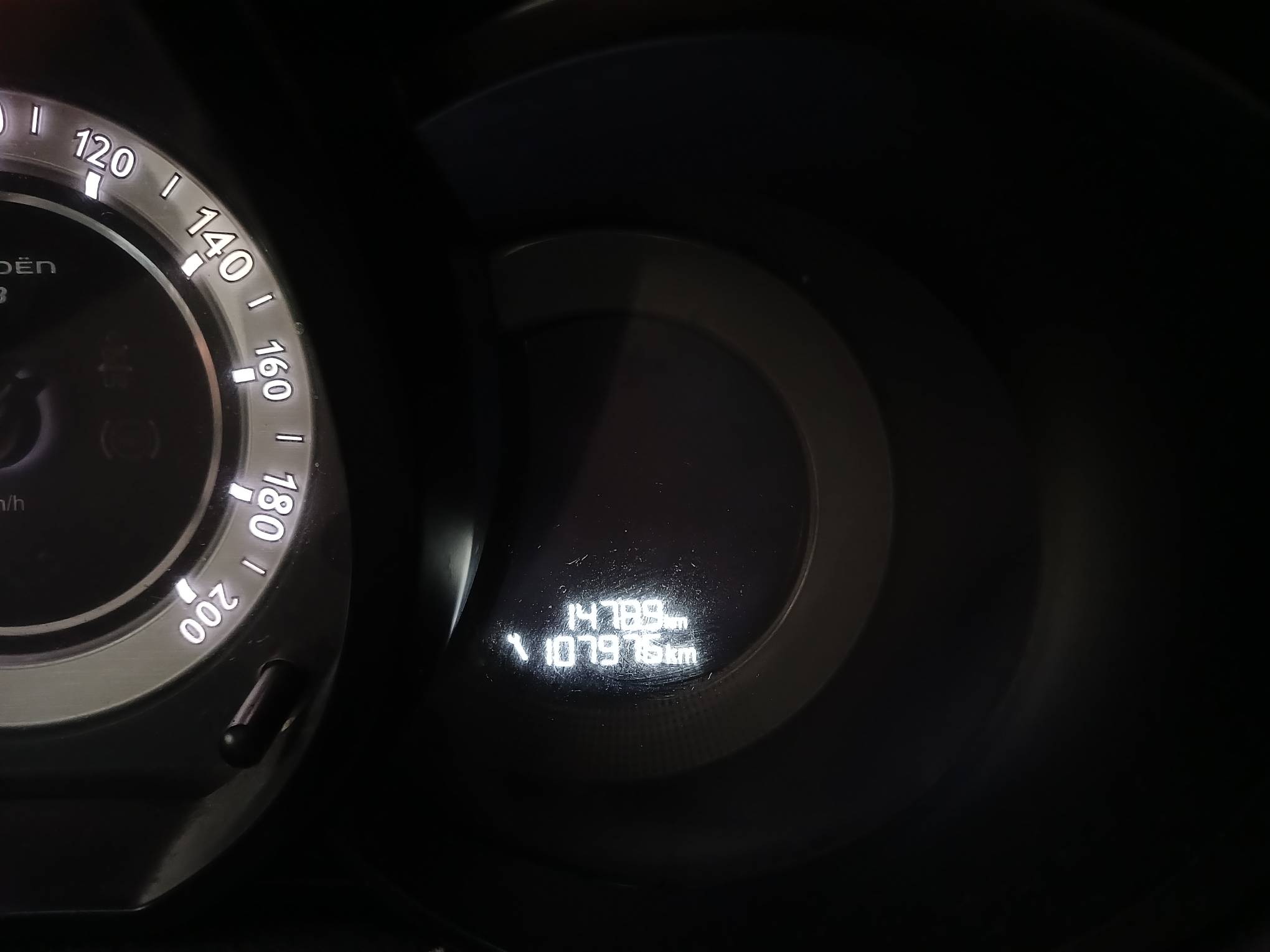 Foto 19 de 19: CITROEN/C3 PICASSO GLX15, 14/14, PLACA: F__-___3, GASOL/ALC, CINZA