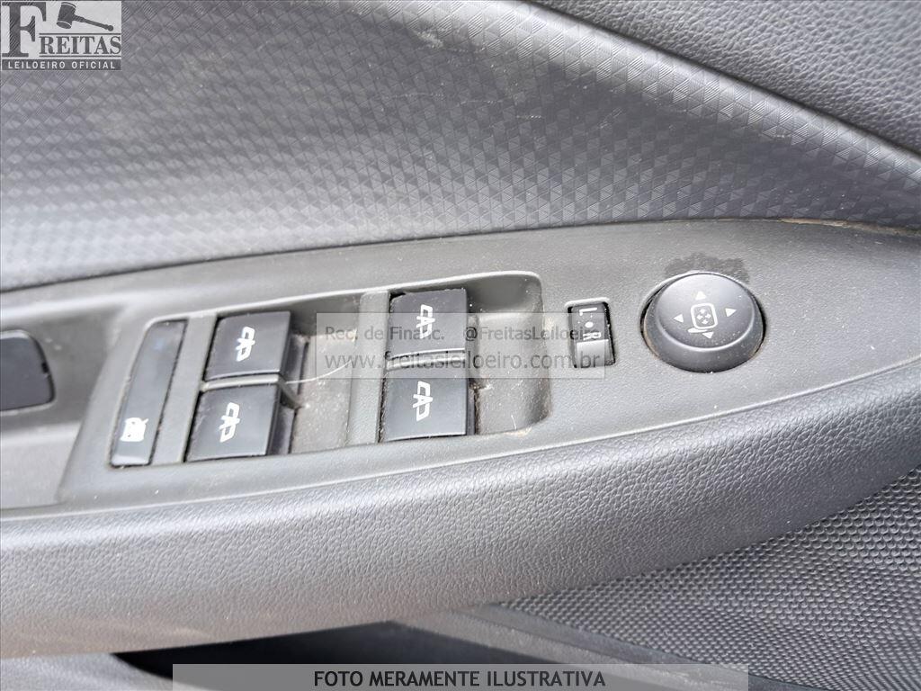 Foto 11 de 20: CHEV/ONIX 10MT LT2, 22/23, PLACA: R__-___3, GASOL/ALC, PRATA