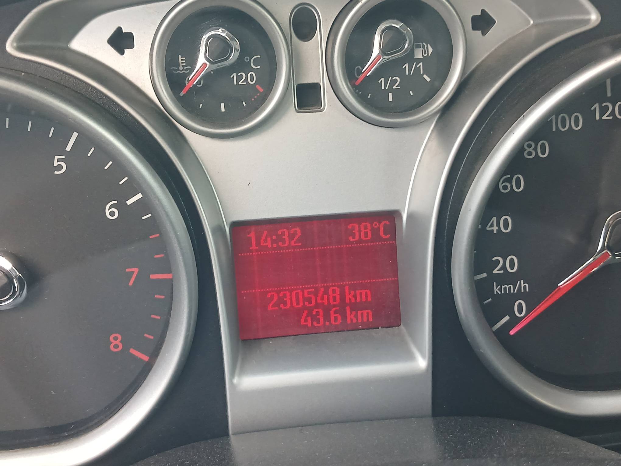 Foto 17 de 17: I/FORD FOCUS 2L FC FLEX, 10/10, PLACA: E__-___5, GASOL/ALC, PRETA