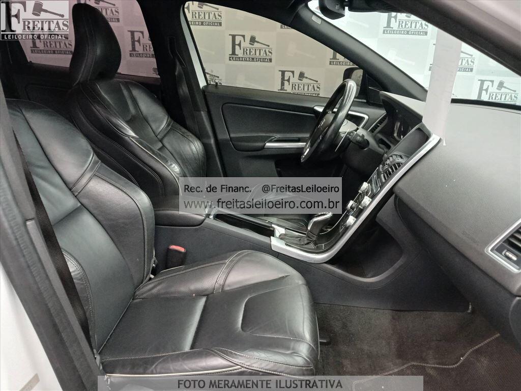 Foto 6 de 17: I/VOLVO XC60 2.0T5 R-DES, 15/15, PLACA: F__-___2, GASOLINA, BRANCA