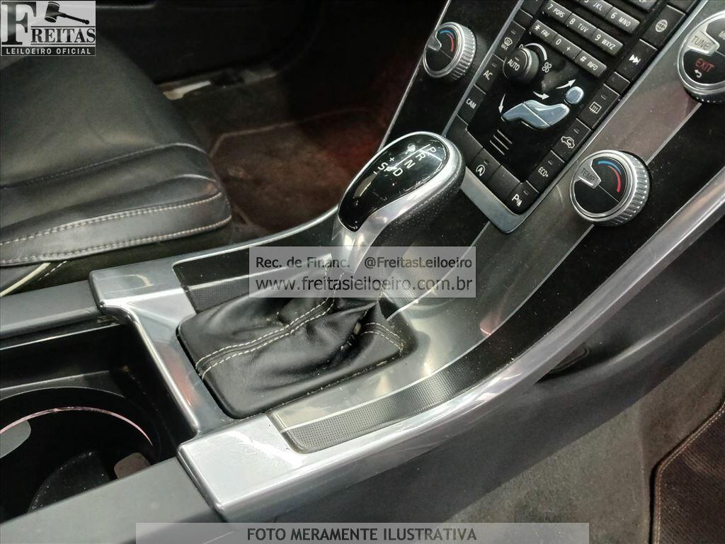Foto 8 de 17: I/VOLVO XC60 2.0T5 R-DES, 15/15, PLACA: F__-___2, GASOLINA, BRANCA