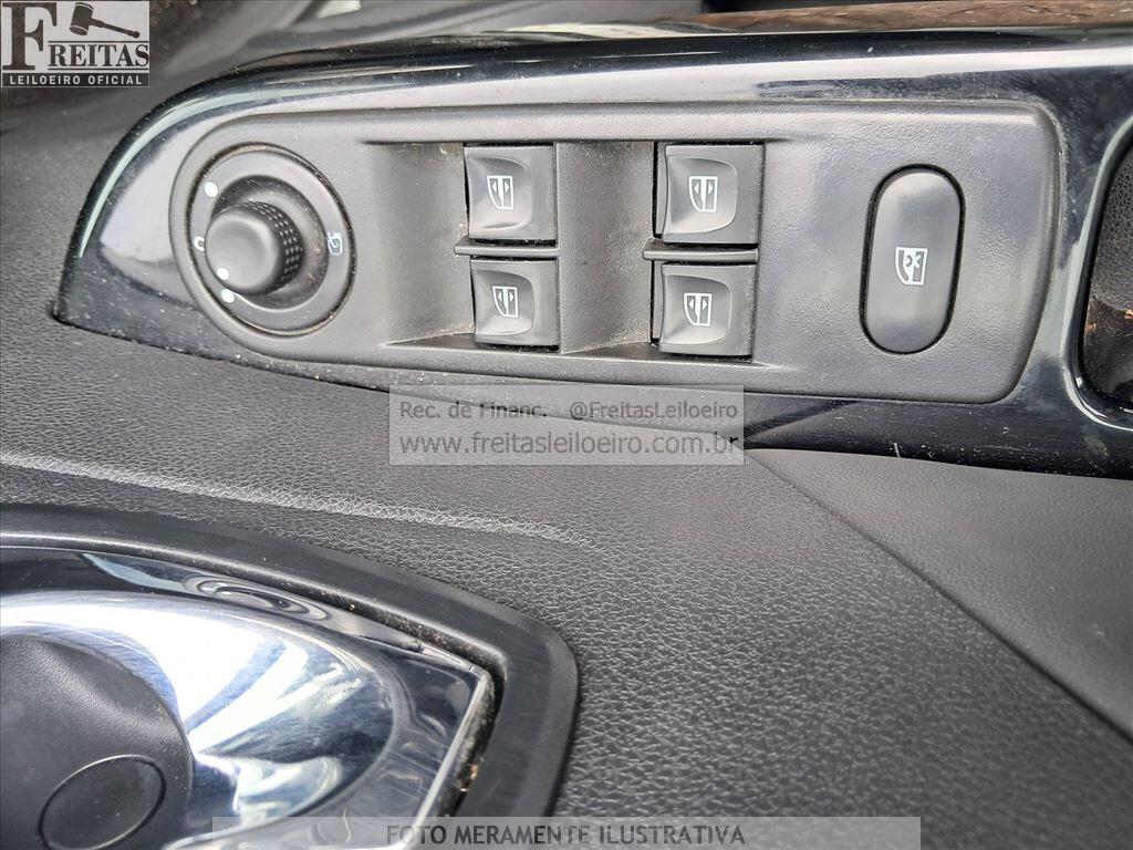 Foto 12 de 18: RENAULT/CAPTUR INTEN 16A, 18/19, PLACA: L__-___2, GASOL/ALC, BRANCA