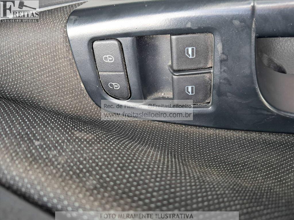 Foto 11 de 20: VW/NOVO VOYAGE TL MBV, 17/18, PLACA: P__-___0, GASOL/ALC, PRATA