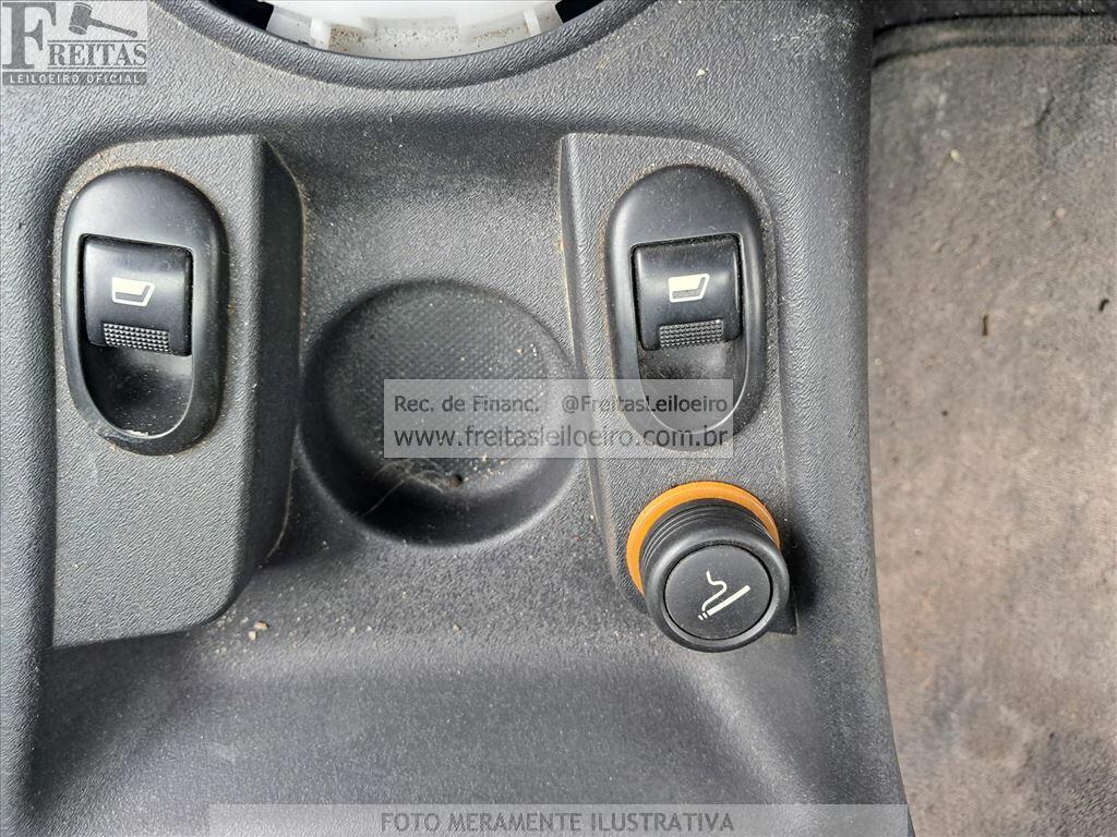 Foto 11 de 21: CITROEN/C3 GLX 14 FLEX, 11/12, PLACA: F__-___3, GASOL/ALC, VERMELHA