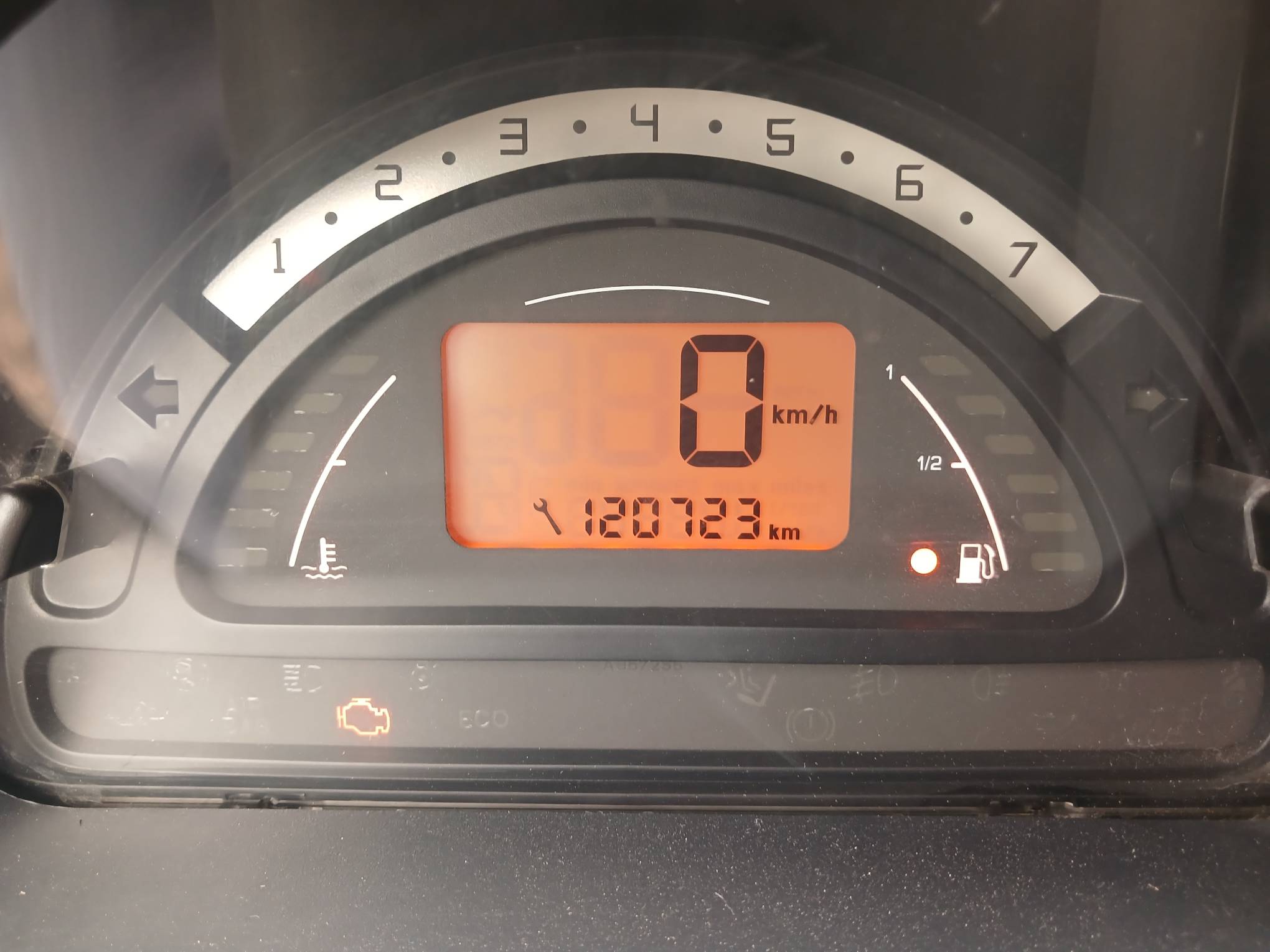 Foto 21 de 21: CITROEN/C3 GLX 14 FLEX, 11/12, PLACA: F__-___3, GASOL/ALC, VERMELHA