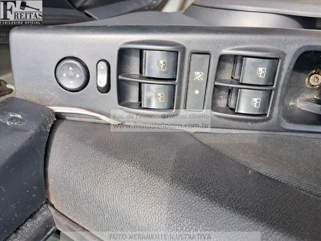 Foto 12 de 21: FIAT/IDEA ESSENCE 1.6 DL, 11/12, PLACA: E__-___4, GASOL/ALC, CINZA