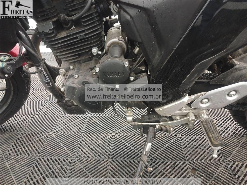 Foto 10 de 11: YAMAHA/FZ25 FAZER, 25/25, PLACA: T__-___1, GASOLINA, VERMELHA