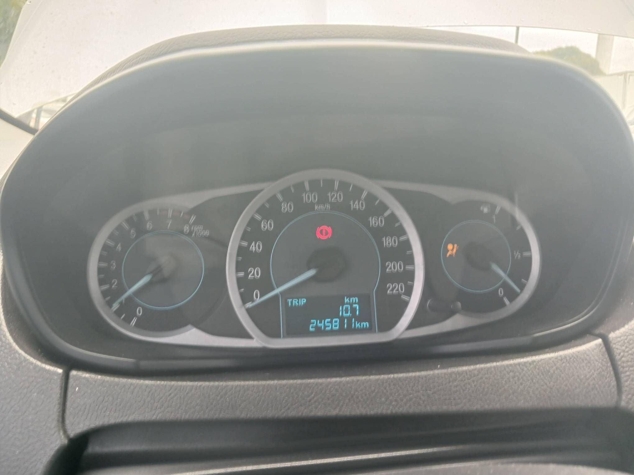 Foto 20 de 20: FORD/KA SE 1.0 HA B, 16/17, PLACA: P__-___4, GASOL/ALC, PRATA