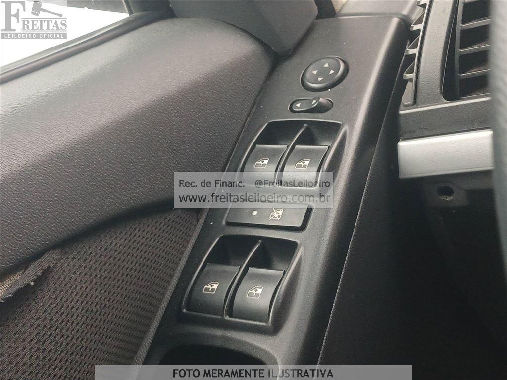 Foto 11 de 24: FIAT/IDEA ELX FLEX, 09/10, PLACA: C__-___6, GASOL/ALC, VERMELHA