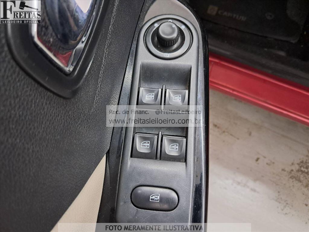 Foto 11 de 19: RENAULT/CAPTUR INTEN 16A, 17/18, PLACA: P__-___0, GASOL/ALC, VERMELHA