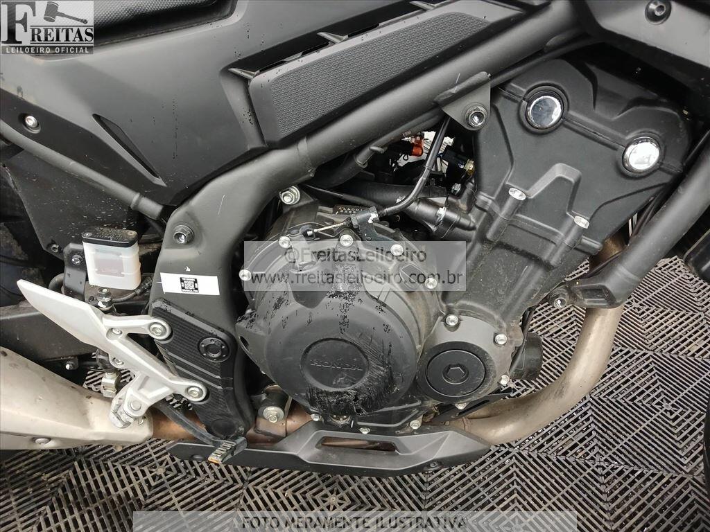 Foto 7 de 13: HONDA/CB 500 HORNET, 25/26, PLACA: U__-___0, GASOLINA, BRANCA