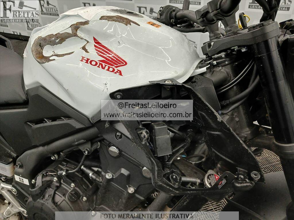 Foto 8 de 13: HONDA/CB 500 HORNET, 25/26, PLACA: U__-___0, GASOLINA, BRANCA