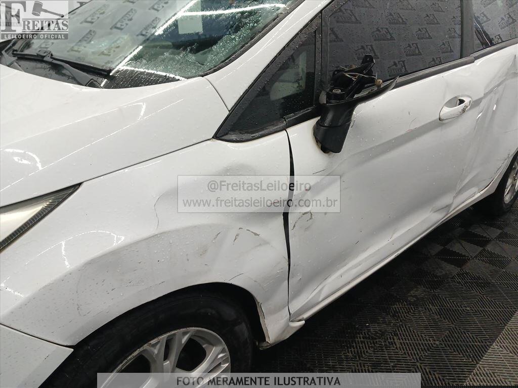 Foto 16 de 21: FORD/FIESTA HA 1.6L SE, 13/14, PLACA: F__-___3, GASOL/ALC, BRANCA