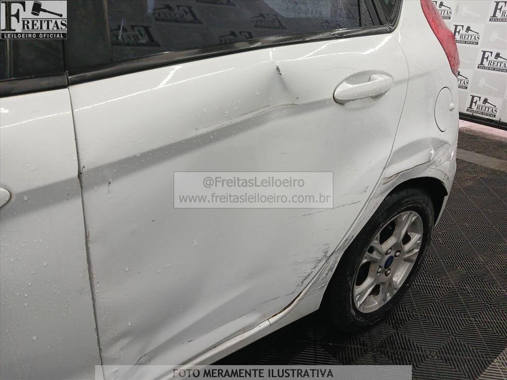 Foto 17 de 21: FORD/FIESTA HA 1.6L SE, 13/14, PLACA: F__-___3, GASOL/ALC, BRANCA