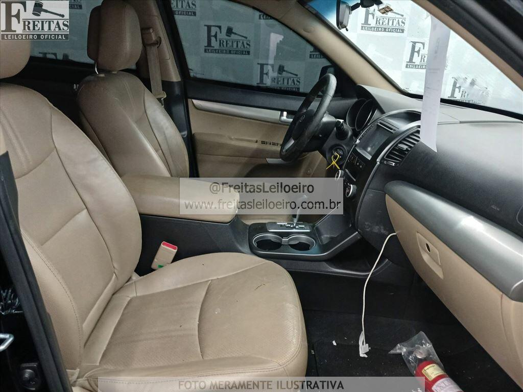 Foto 6 de 23: I/KIA SORENTO EX2 2.4G25, 12/12, PLACA: F__-___4, GASOLINA, PRETA