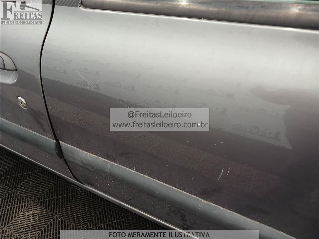 Foto 14 de 18: RENAULT/CLIO EXP 10 16VH, 05/06, PLACA: D__-___7, GASOL/ALC, CINZA