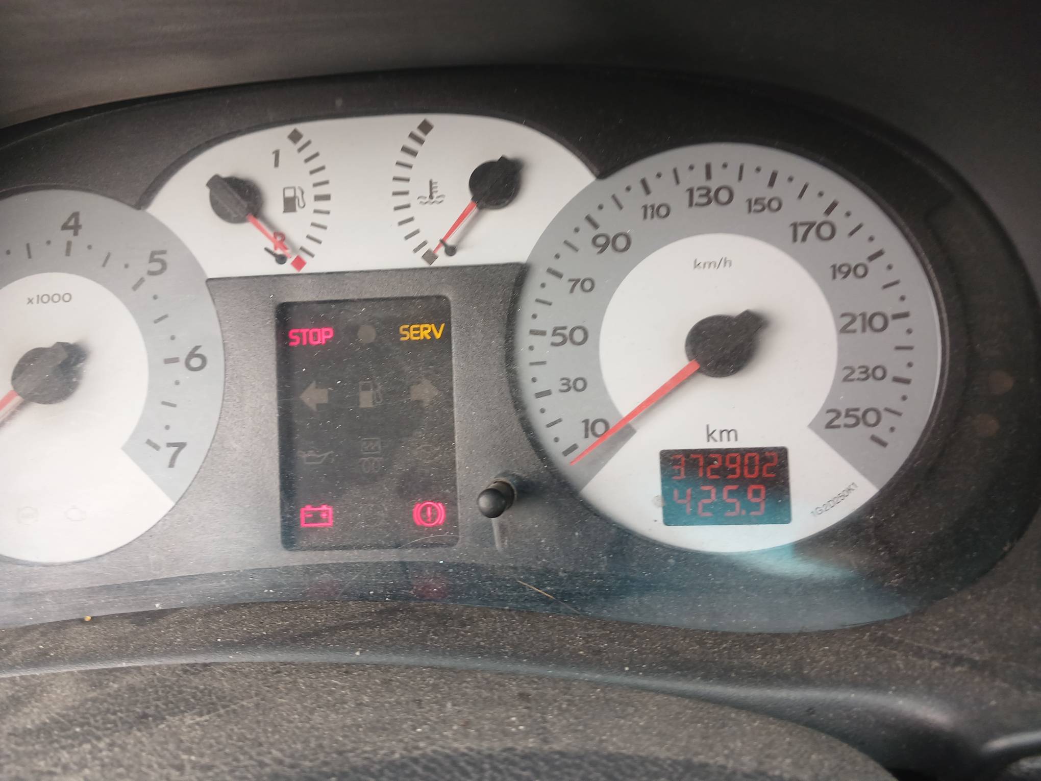 Foto 18 de 18: RENAULT/CLIO EXP 10 16VH, 05/06, PLACA: D__-___7, GASOL/ALC, CINZA