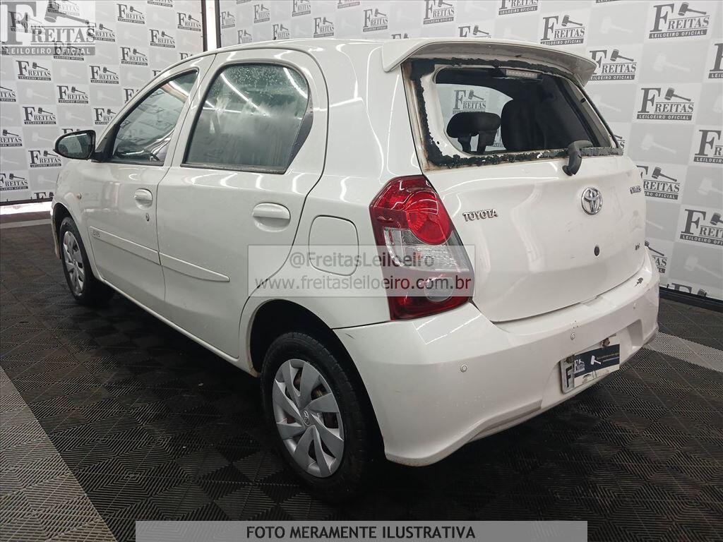 Foto 3: TOYOTA/ETIOS HB X VSC MT, 18/19, PLACA: F__-___7, GASOL/ALC, BRANCA