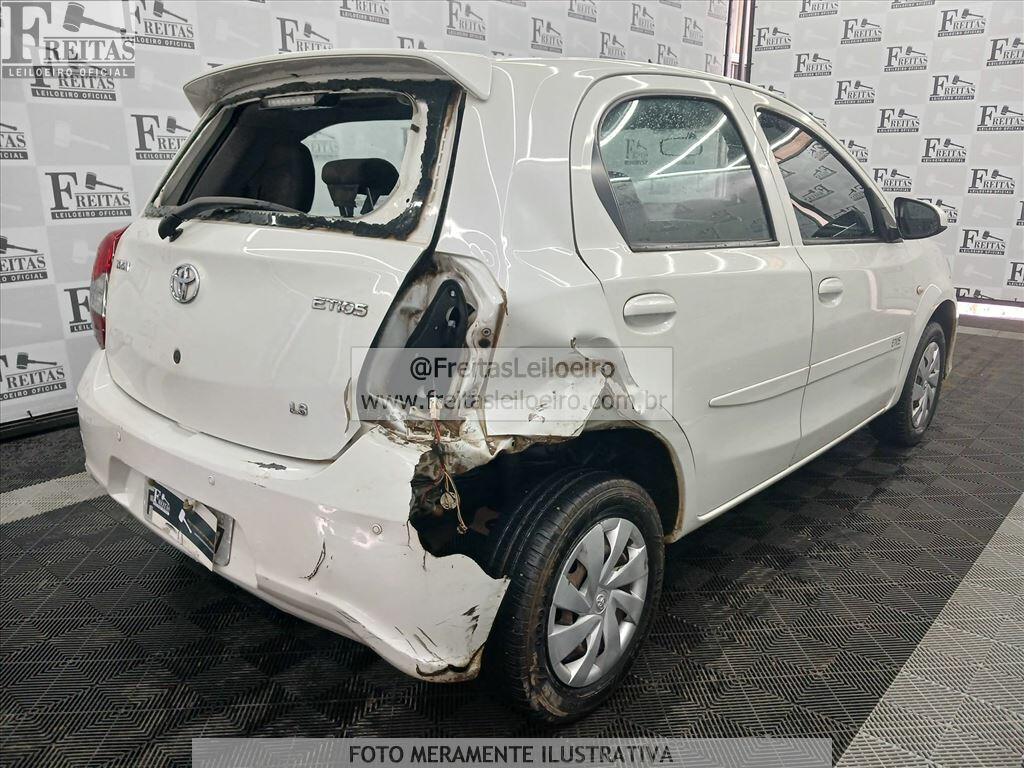 Foto 4: TOYOTA/ETIOS HB X VSC MT, 18/19, PLACA: F__-___7, GASOL/ALC, BRANCA