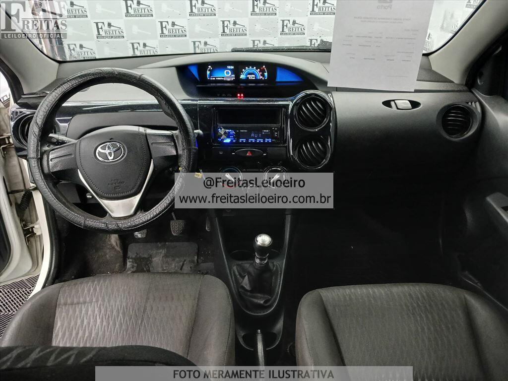 Foto 5: TOYOTA/ETIOS HB X VSC MT, 18/19, PLACA: F__-___7, GASOL/ALC, BRANCA