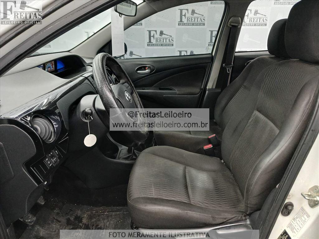 Foto 6 de 17: TOYOTA/ETIOS HB X VSC MT, 18/19, PLACA: F__-___7, GASOL/ALC, BRANCA