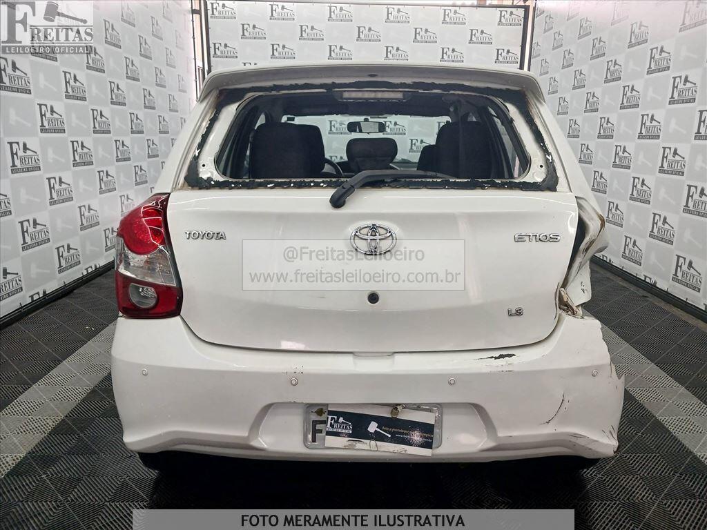 Foto 15 de 17: TOYOTA/ETIOS HB X VSC MT, 18/19, PLACA: F__-___7, GASOL/ALC, BRANCA