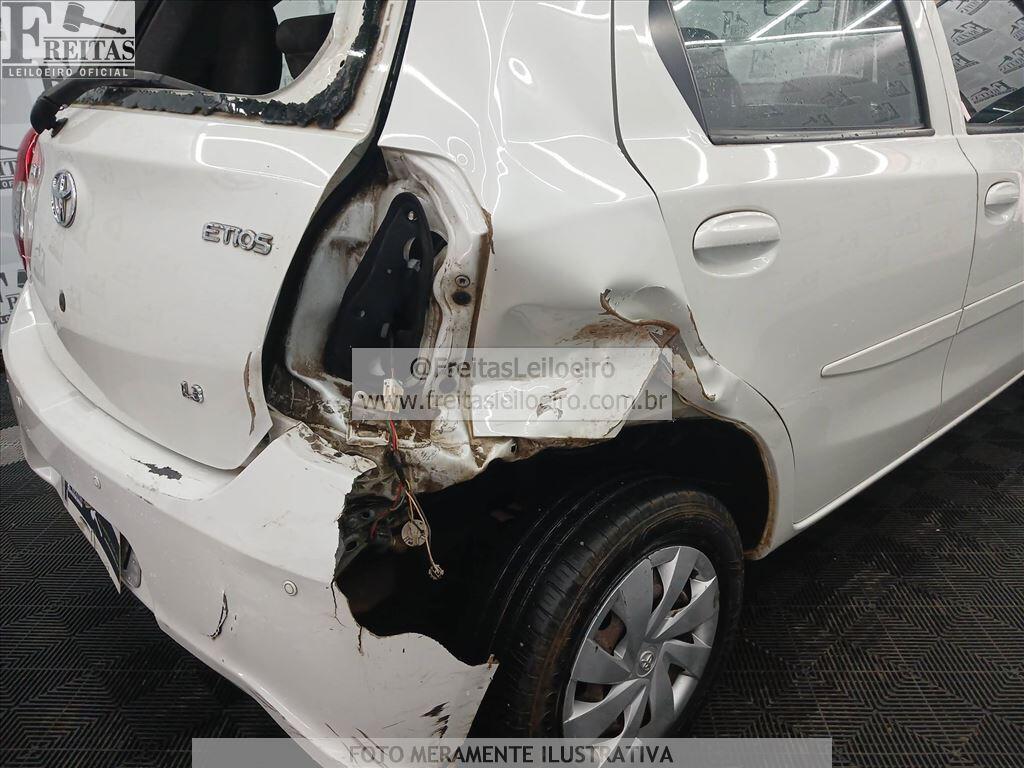 Foto 16 de 17: TOYOTA/ETIOS HB X VSC MT, 18/19, PLACA: F__-___7, GASOL/ALC, BRANCA