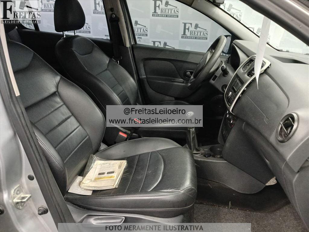 Foto 6 de 20: RENAULT/SANDERO AUTH 10, 17/18, PLACA: P__-___4, GASOL/ALC, PRATA