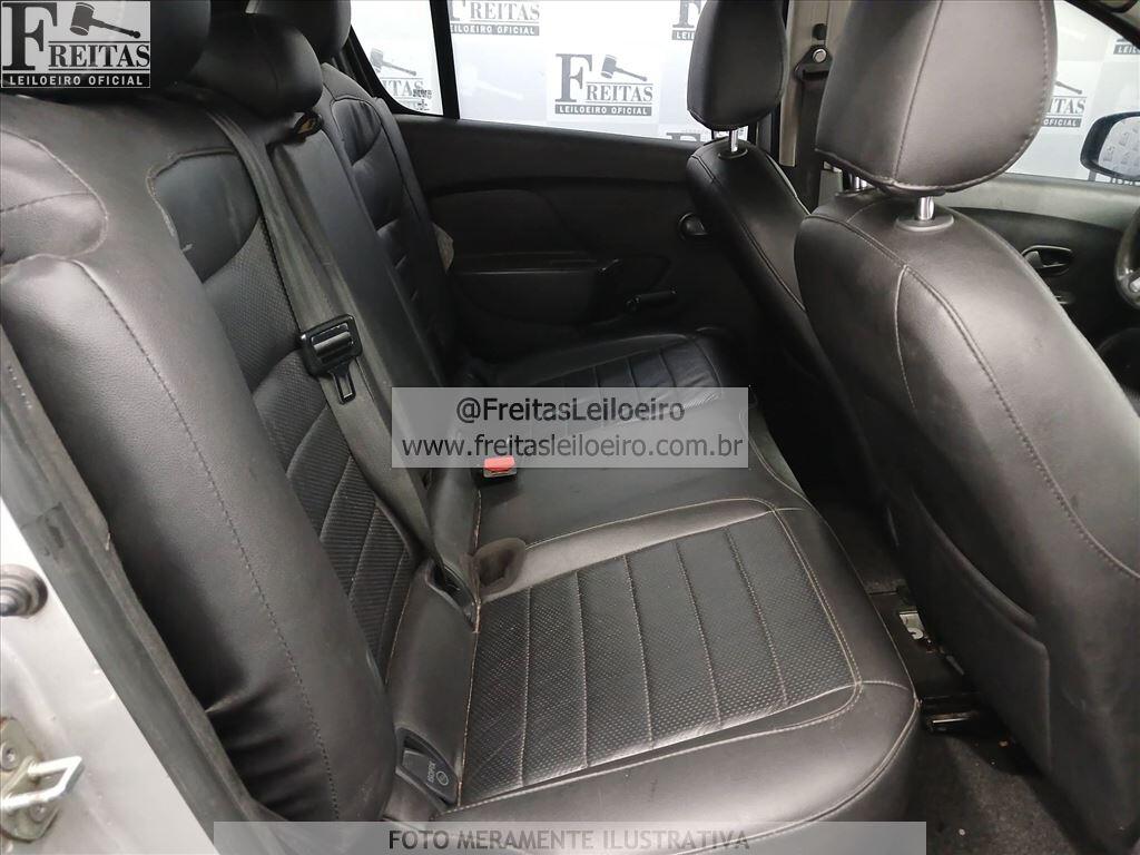 Foto 7 de 20: RENAULT/SANDERO AUTH 10, 17/18, PLACA: P__-___4, GASOL/ALC, PRATA