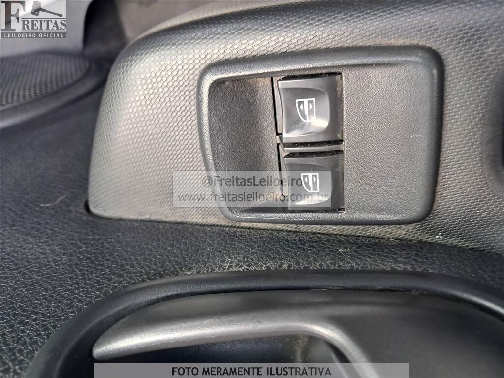 Foto 12 de 20: RENAULT/SANDERO AUTH 10, 17/18, PLACA: P__-___4, GASOL/ALC, PRATA