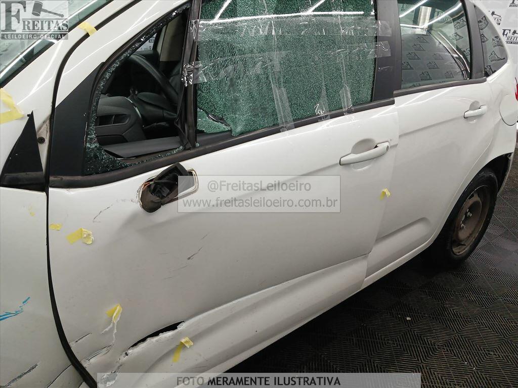 Foto 16 de 19: CITROEN/C3 90M TENDANCE, 13/14, PLACA: F__-___3, GASOL/ALC, BRANCA