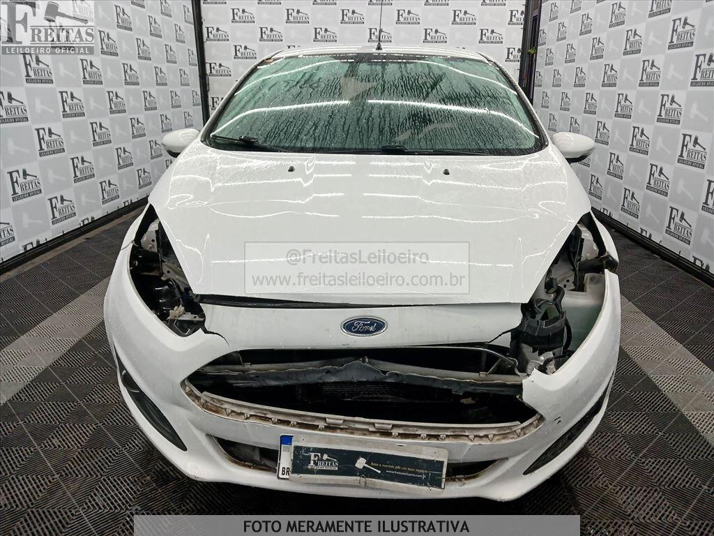 Foto 15 de 19: FORD/FIESTA 16TIT AT, 16/17, PLACA: F__-___5, GASOL/ALC, BRANCA
