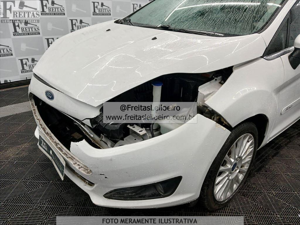 Foto 16 de 19: FORD/FIESTA 16TIT AT, 16/17, PLACA: F__-___5, GASOL/ALC, BRANCA