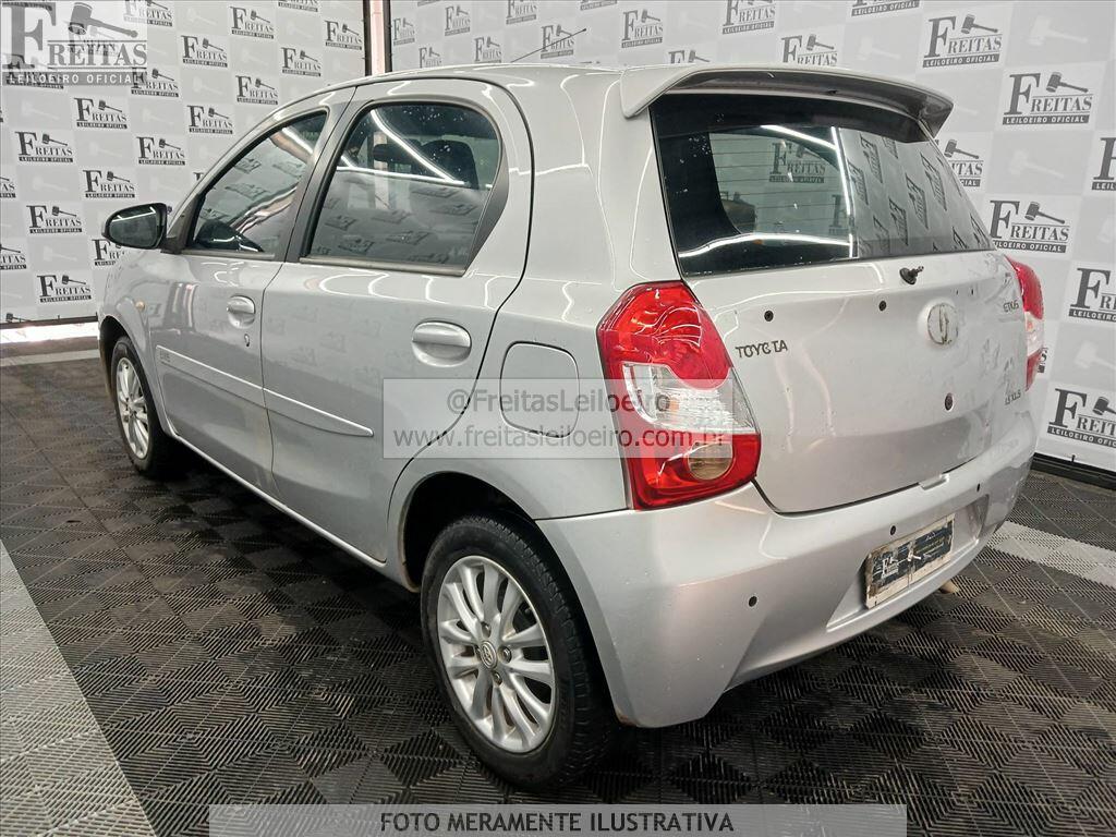 Foto 3: TOYOTA/ETIOS HB XLS, 14/14, PLACA: F__-___5, GASOL/ALC, PRATA