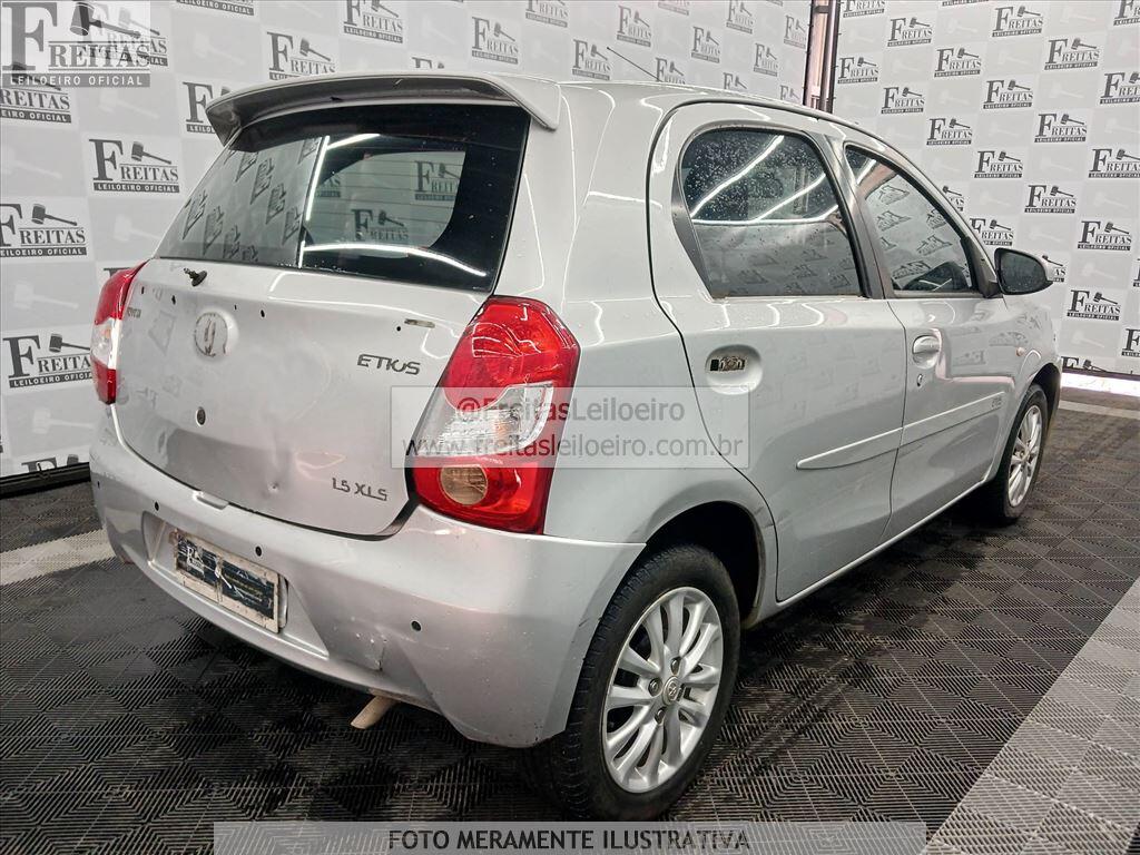 Foto 4: TOYOTA/ETIOS HB XLS, 14/14, PLACA: F__-___5, GASOL/ALC, PRATA