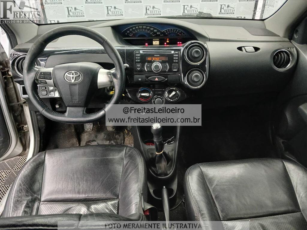 Foto 5: TOYOTA/ETIOS HB XLS, 14/14, PLACA: F__-___5, GASOL/ALC, PRATA