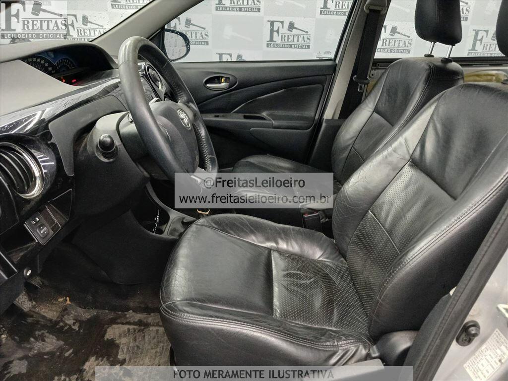 Foto 6 de 22: TOYOTA/ETIOS HB XLS, 14/14, PLACA: F__-___5, GASOL/ALC, PRATA